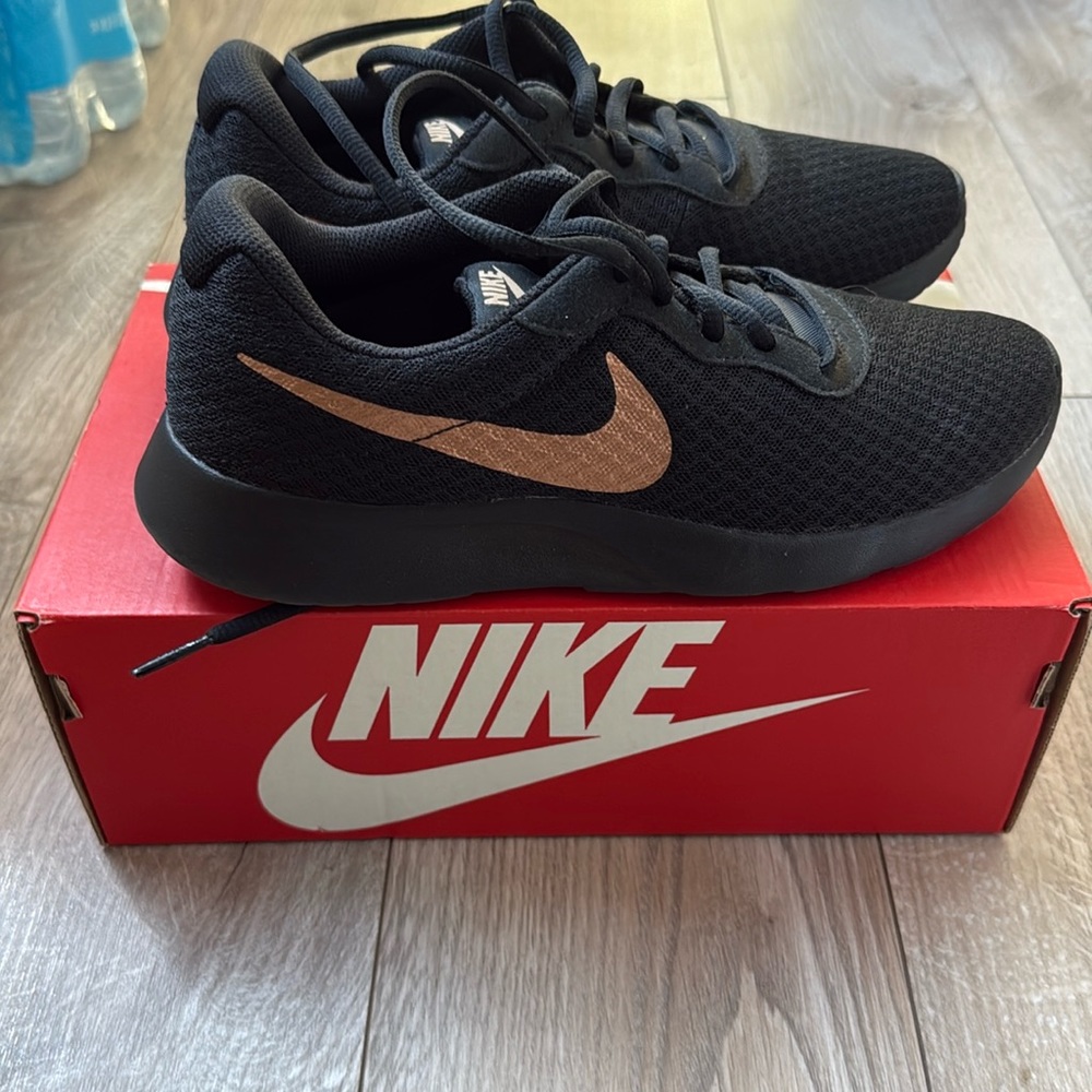 Women’s Nike sneakers